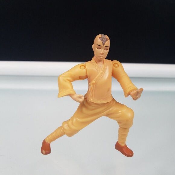 2010 Plastic Toy Figurines Incredible Hulk Wolverine McDonalds Happy Meal Toys - Picture 6 of 11